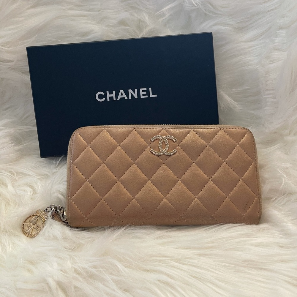 Authentic Chanel Zippy Wallet